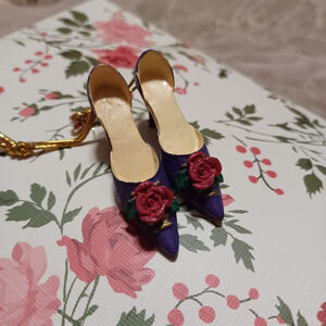 Miniature Purple Red Rose High Heel Shoe Ornaments Keychain Dangle Collectibles
